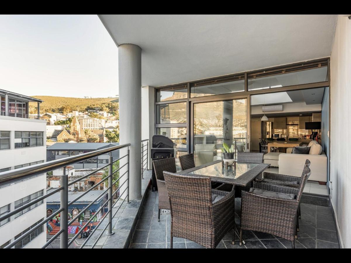 Apartment Stylish Penthouse In The Mothercity Cape Town